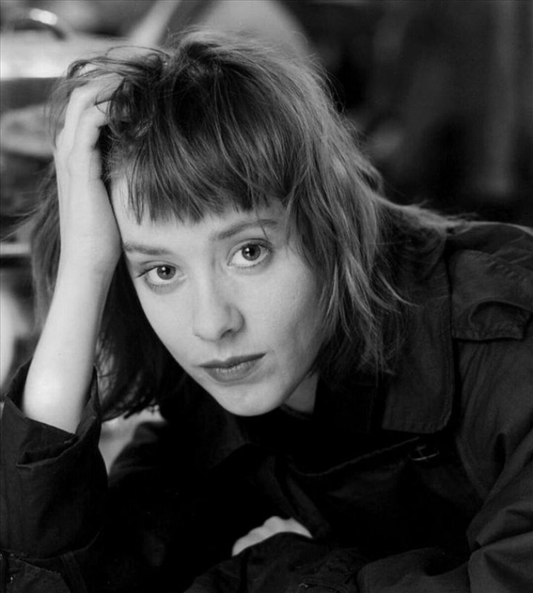 Suzanne vega. Сьюзан Вега. Suzanne Vega 1985. Suzanne Vega 1990. Suzanne Nadine Vega.