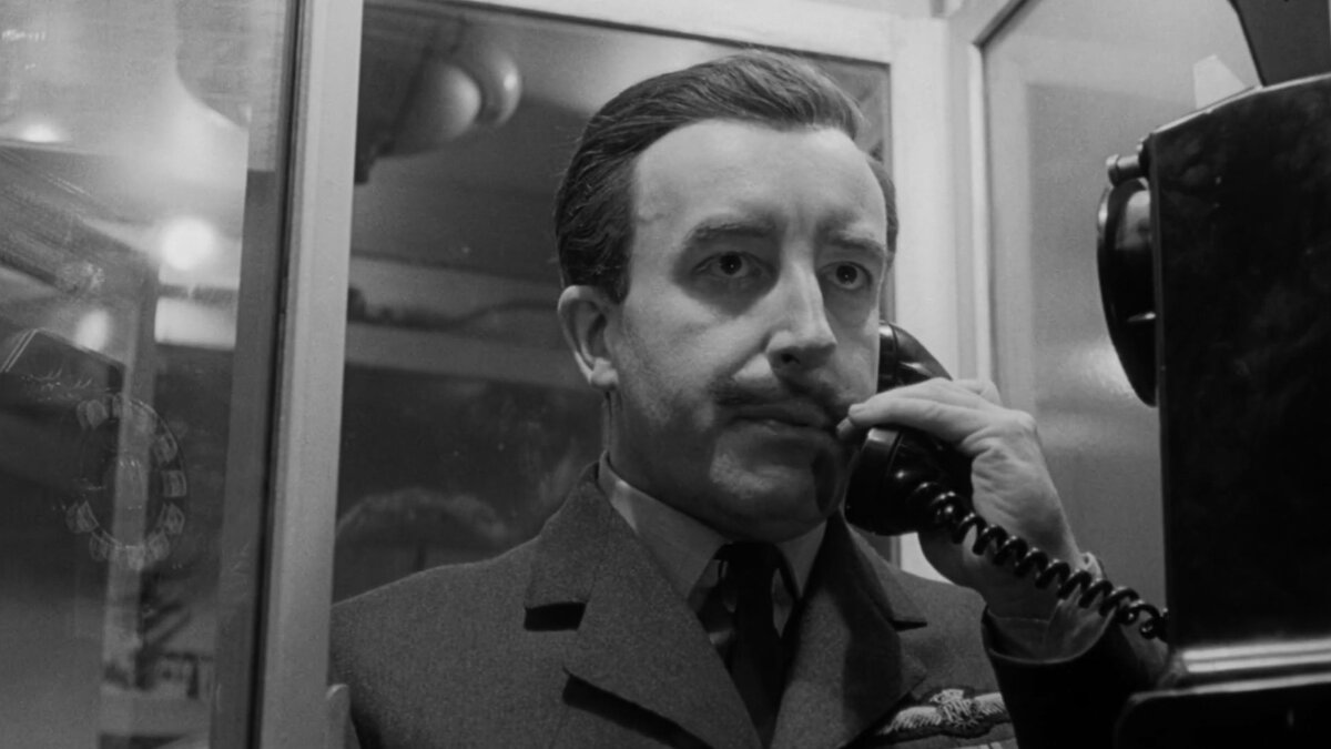 Кадр из фильма "Доктор Стрейнджлав, или Как я научился не волноваться и полюбил атомную бомбу"