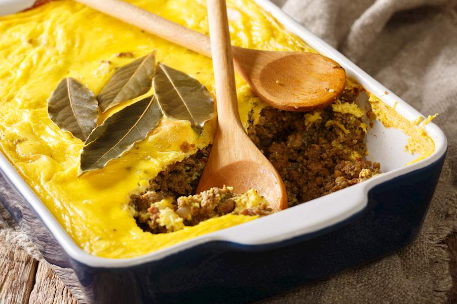  Рецепт: африканской кухни. Известного южноафриканского автора Лоренса ван дер Поста. Мясо предварительно обжаривается, что сокращает общее время запекания. Также можно добавить листья апельсина и лимона или более доступный лавровый лист.