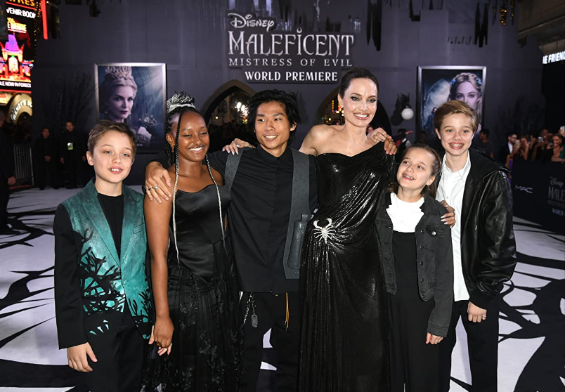 Анджелина Джоли и ее дети. Фото с сайта IMDb