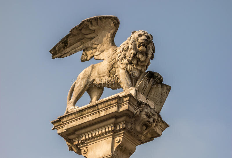 Крылатый лев - символ Венецианской республики. 