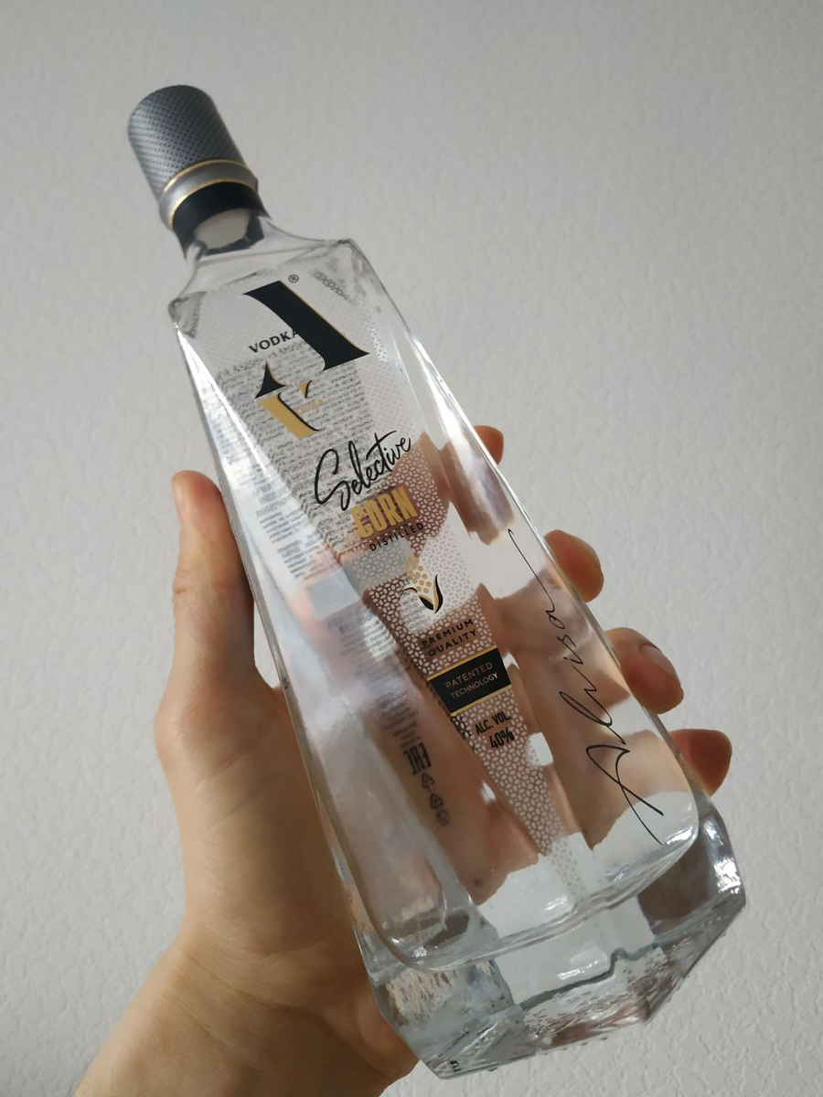 Переливается всеми своими водочными гранями!