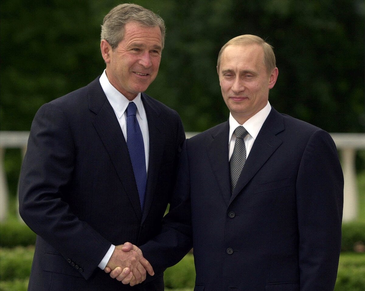 Автор: https://www.businessinsider.nl/putin-met-obama-bush-trump-clinton-us-presidents-2018-7/