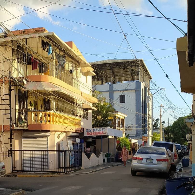 Минимаркет на улочке в жилом доме