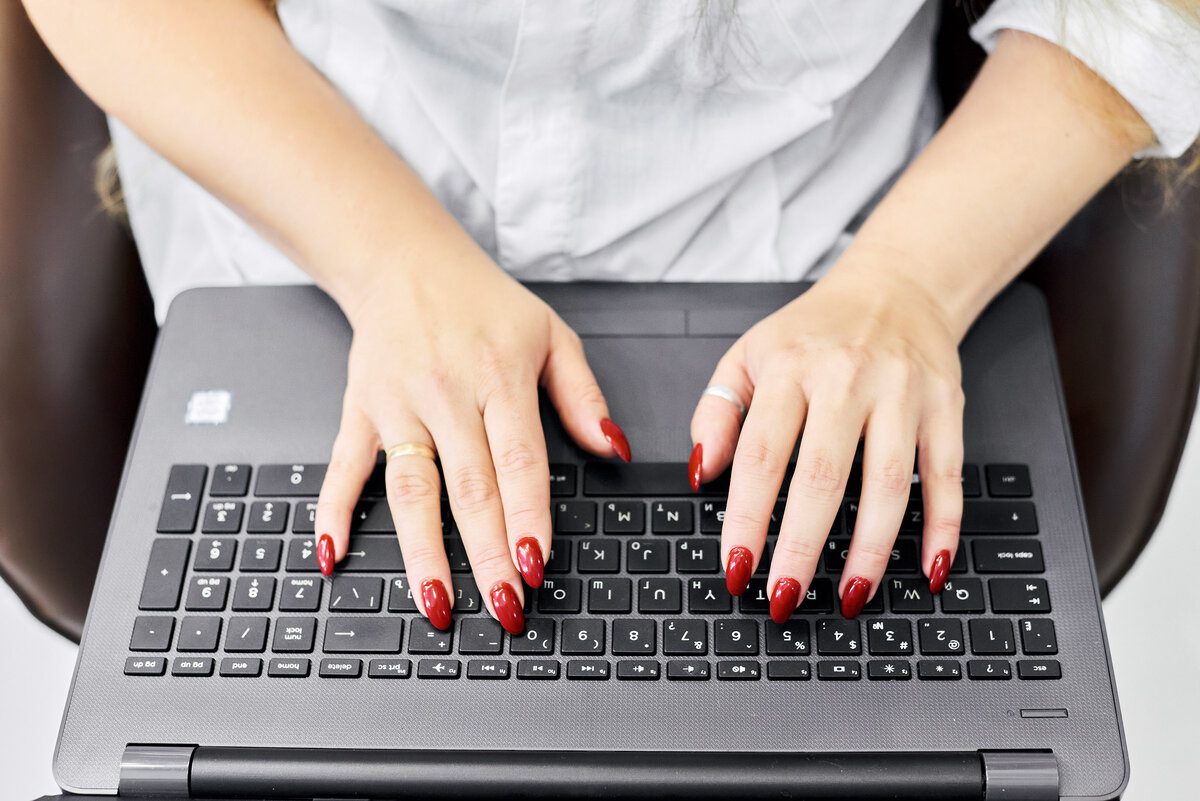 Чтобы обе стороны были довольны от сотрудничества - каждая должна чувствовать себя в выигрыше. В любых отношениях, сотрудничестве, работе должен быть равный обмен либо обмен с превышением. Тогда вы будете довольны услугой, товаром, который получили от партнера в обмен на свой.