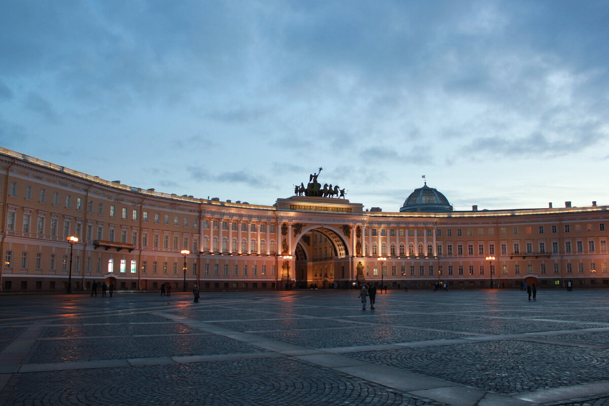 31 мая дворцовая площадь санкт петербурга. Дворцовая площадь концерт. 31 декабря на дворцовой площади 2022. Культура петербурга. Зимний дворец александрийская колонна санкт-петербург.