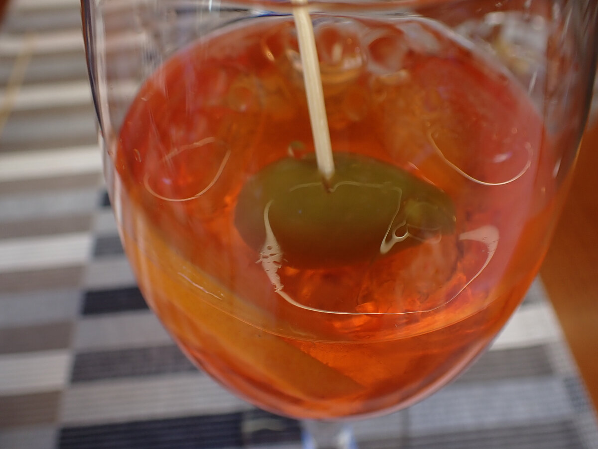 Апероль Спритц (Aperol Spritz), коктейль для аперитива, Венето | Gallo Nero  DiVino: гид по итальянским винам | Дзен