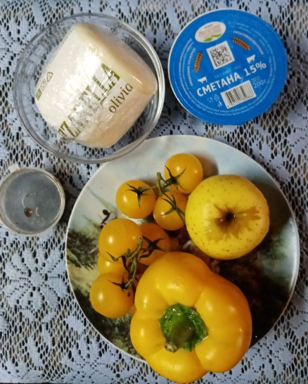 Все, что нам нужно. Редиска для для украшения была кривая, так 
что не стала ее добавлять к натюрморту)))