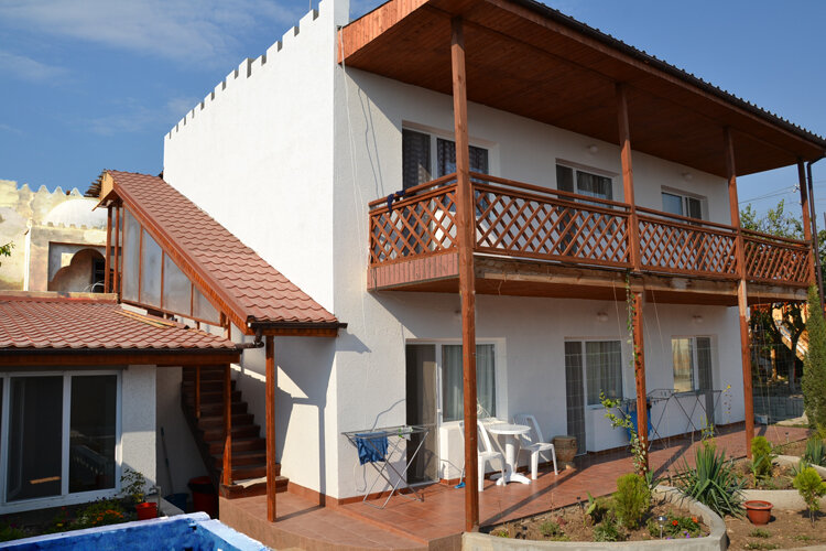 Типичный для приморских посёлков гостевой дом