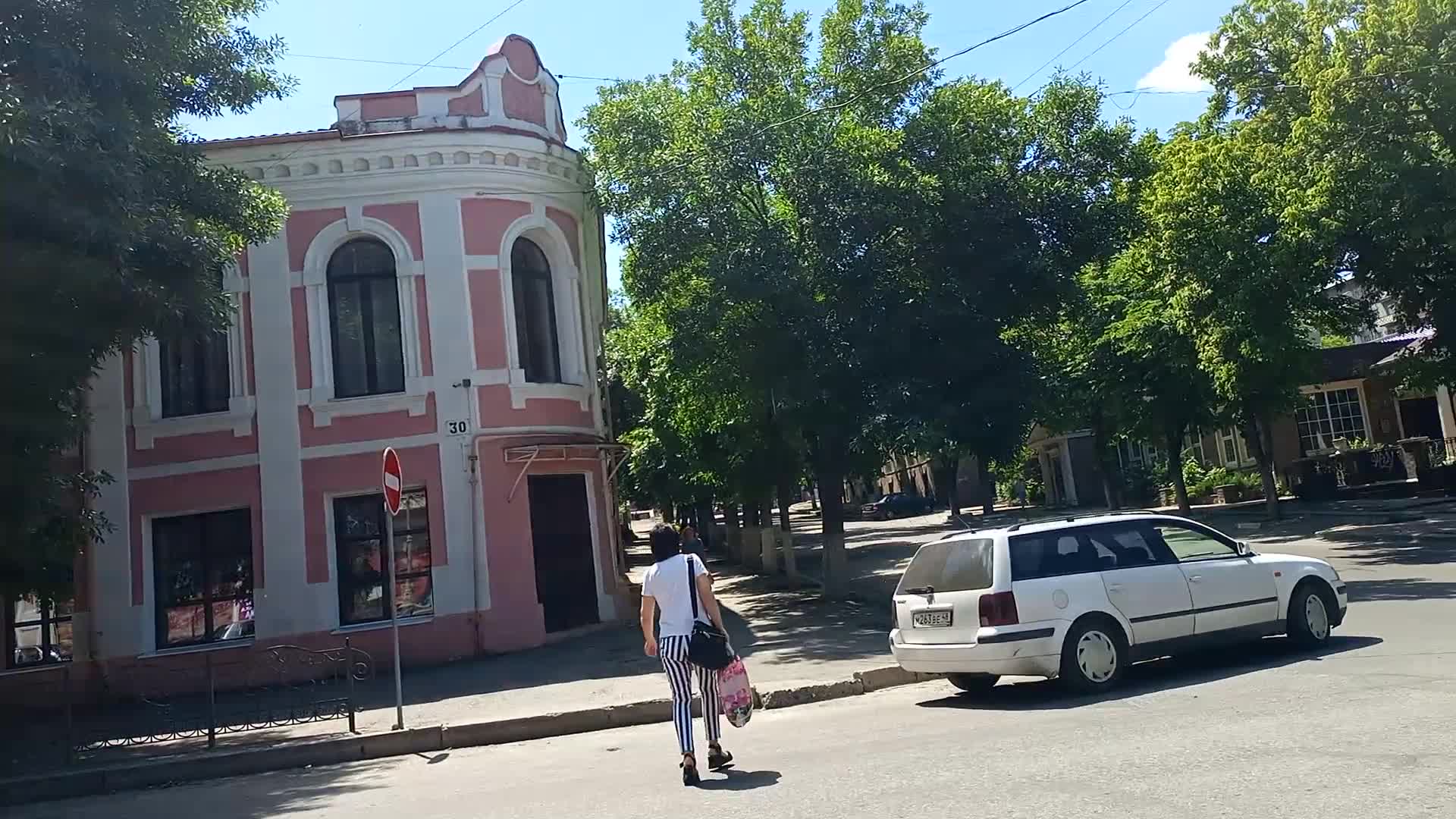 Луганск, Красная площадь , Дом Техники