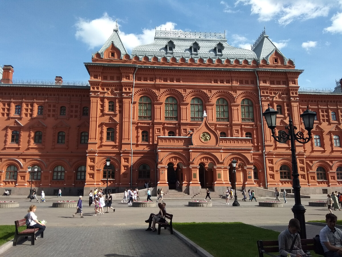 Бывшая городская дума. Вид с Площади революции. Фото автора