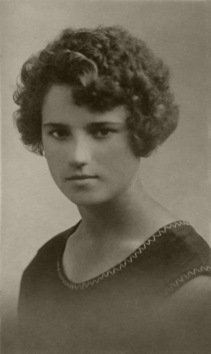 Моя бабушка. Довоенное. Фото из семейного архива