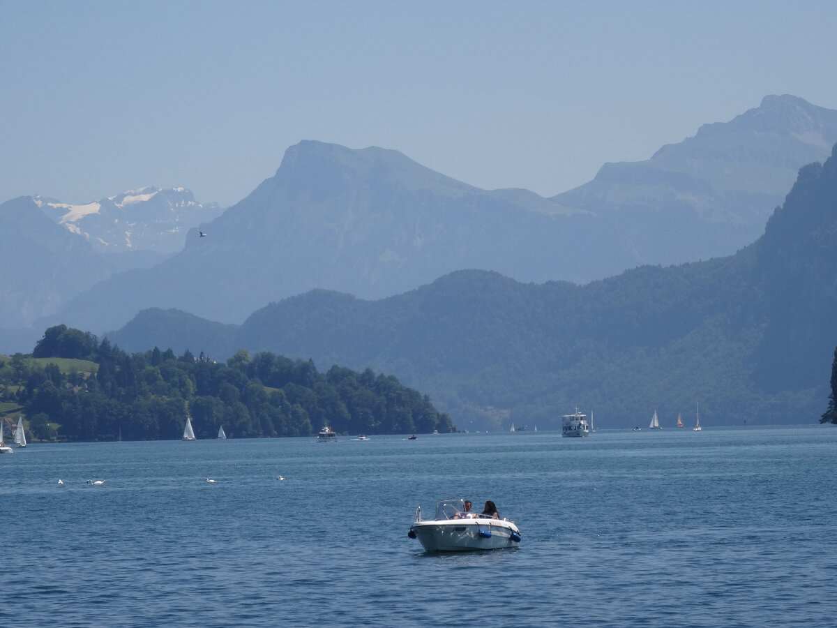 Вид на Альпы и озеро Фирвальдштеттерзее