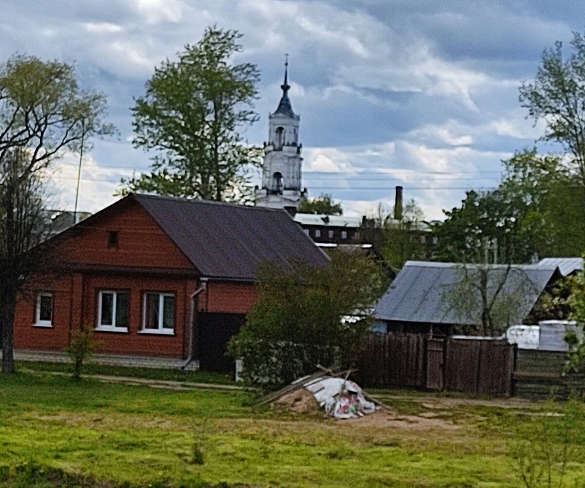 Казанскую колокольню видно практически с любой точки старого города