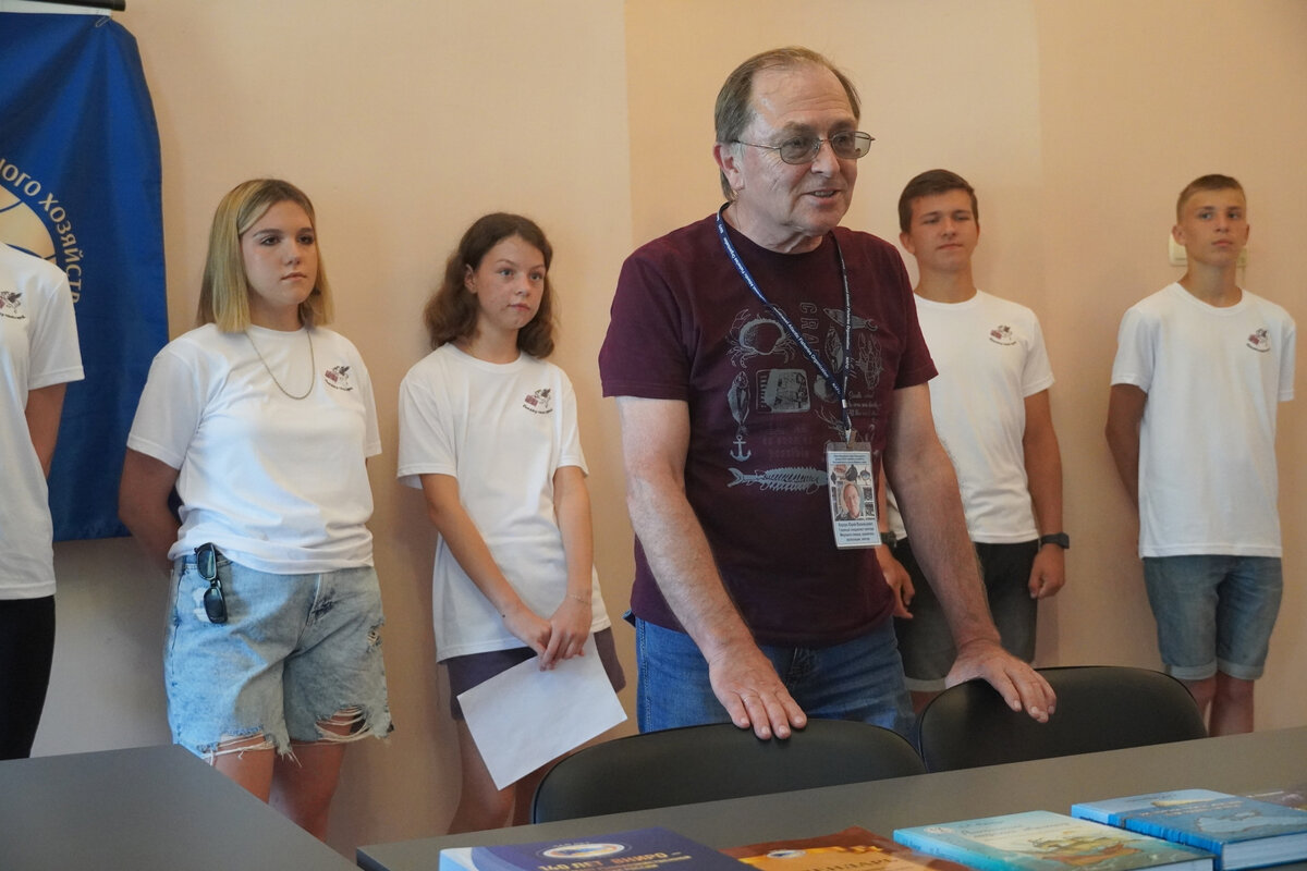  Экскурсоводы молодёжного бюро // Фото: пресс-служба администрации Керчи 