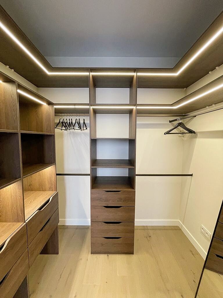 Гардеробная производства компании StoriesHome по индивидуальному проекту клиента