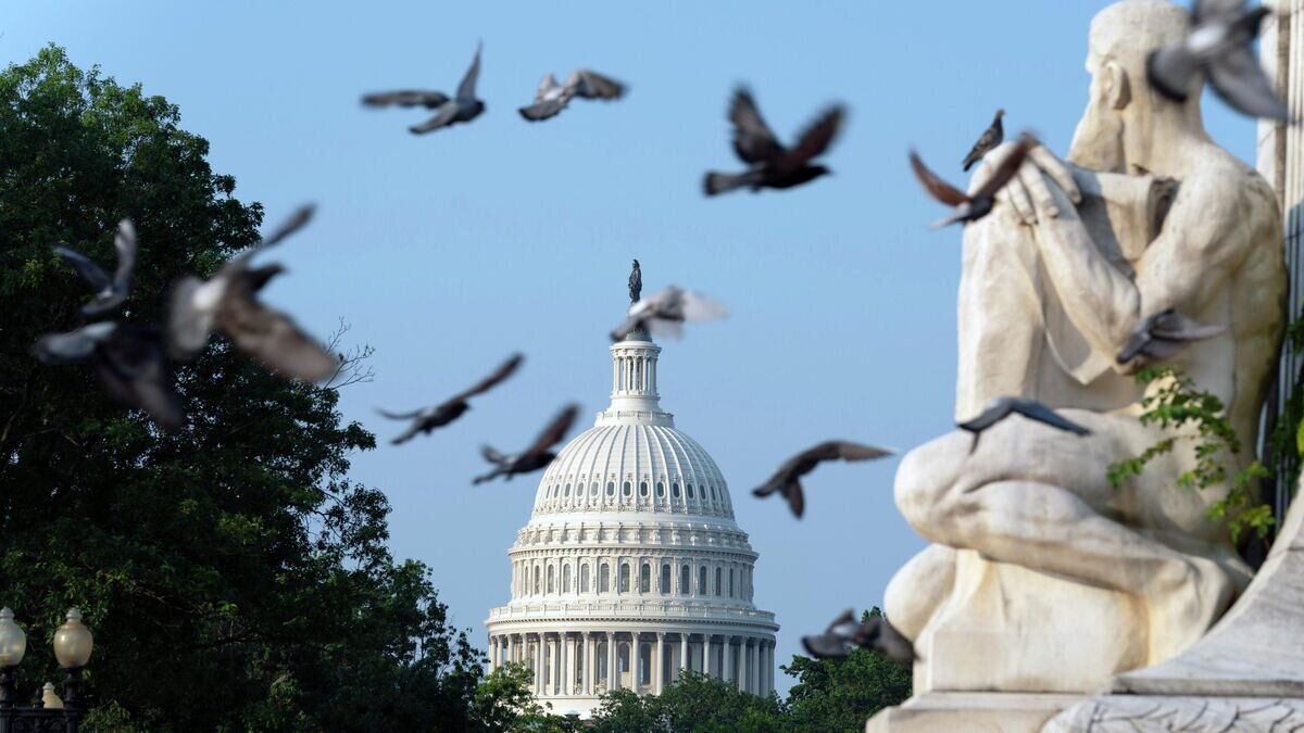    Купол Капитолия США в Вашингтоне© AP Photo / Jose Luis Magana