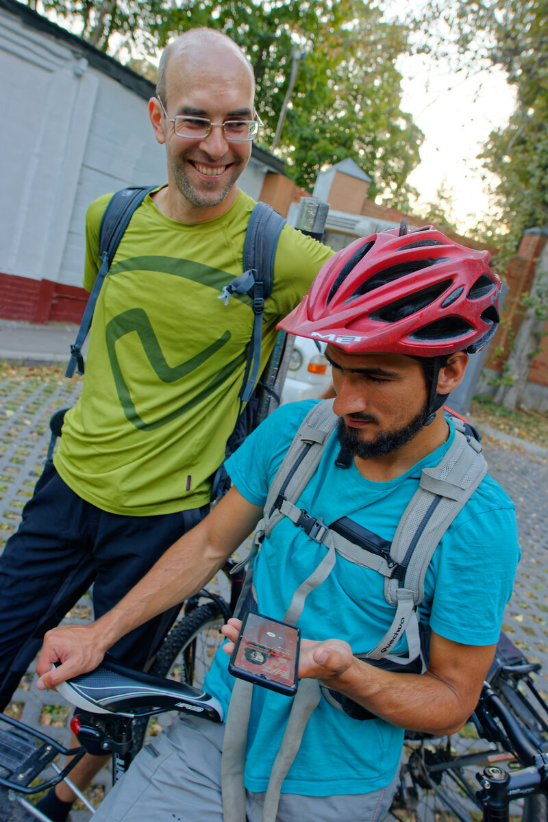 01. "Может лучше про реактор, про любимый лунный трактор?"