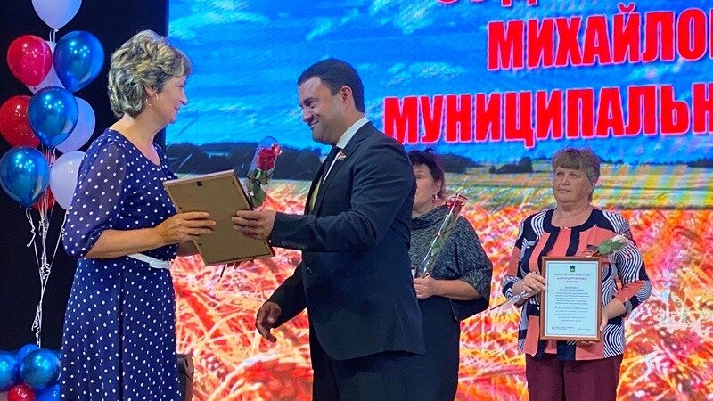     В районном Доме культуры состоялось торжественное мероприятие, посвященное 96-летию со дня образования Михайловского муниципального района.