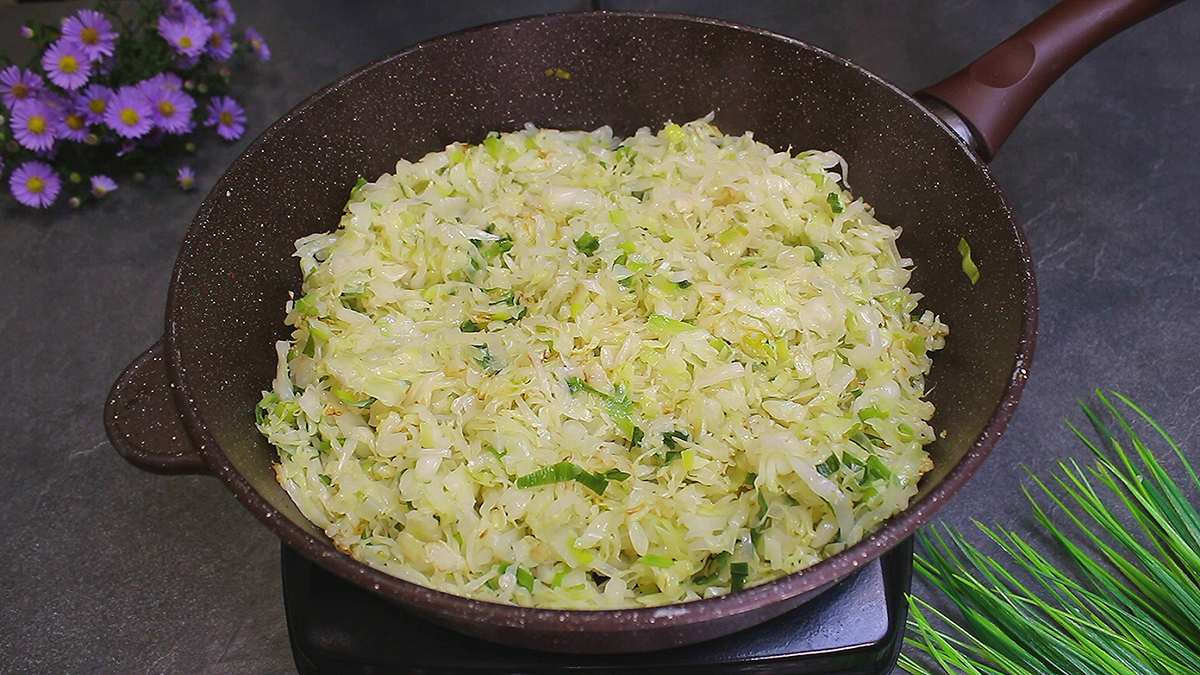 Пирог с капустой на сковороде быстро и вкусно