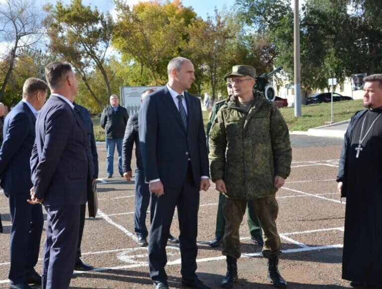    Денис Паслер встретился с мобилизованными оренбуржцами в Тоцкой артиллерийской бригаде Белов Михаил Александрович