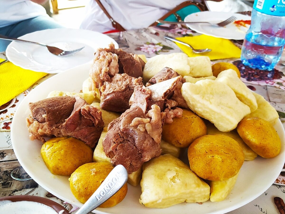 Национальное блюдо - хинкал: очень вкусно, сочно и сытно - за 7 дней в Дагестане я набрала 4 кг, фото из личного архива