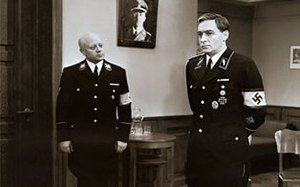 Однажды, увидев Сталина, полупустой зал сидел, словно воды в рот набрав. Броневой терялся в догадках – что за немилость такая?
