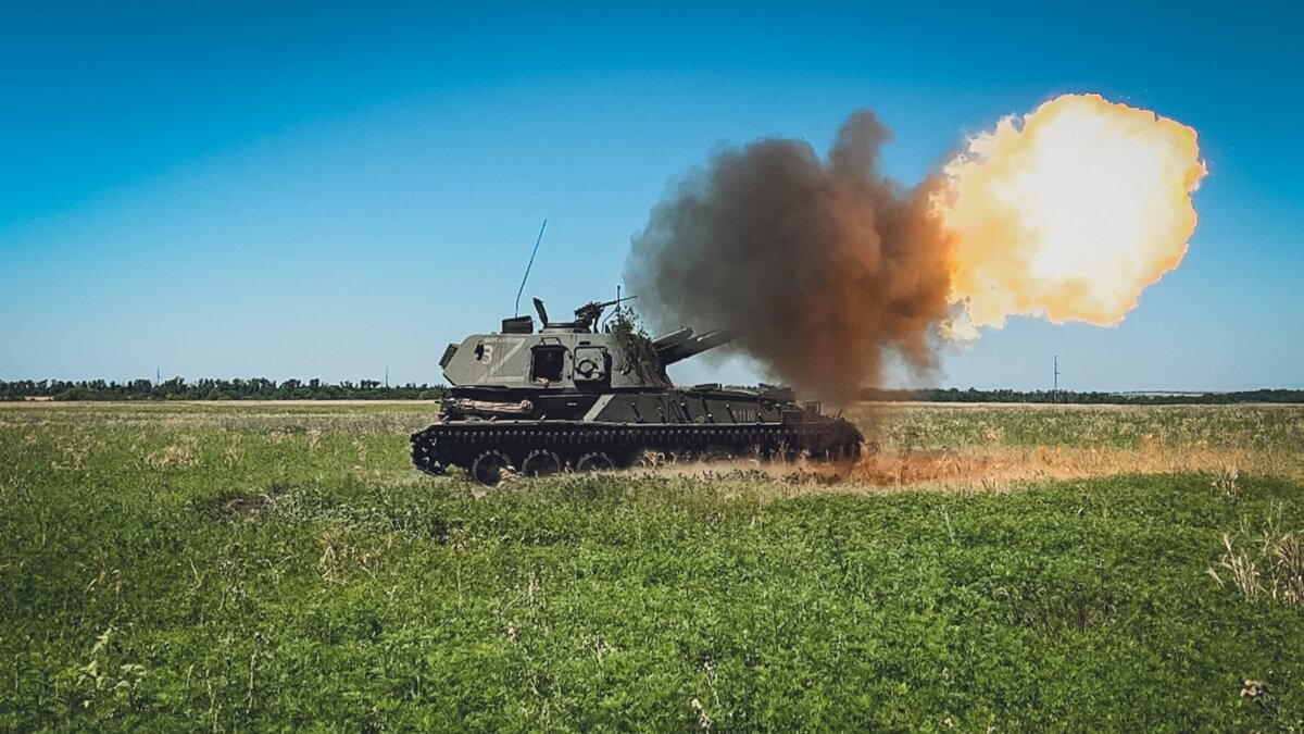     Вооружение Украины до Ростова не долетит. Тем более сейчас, когда линии границы отведены дальше, сообщил RostovGazeta политолог Евгений Михайлов.