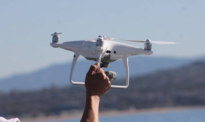    На фото — DJI Phantom, один из самых популярных коптеров