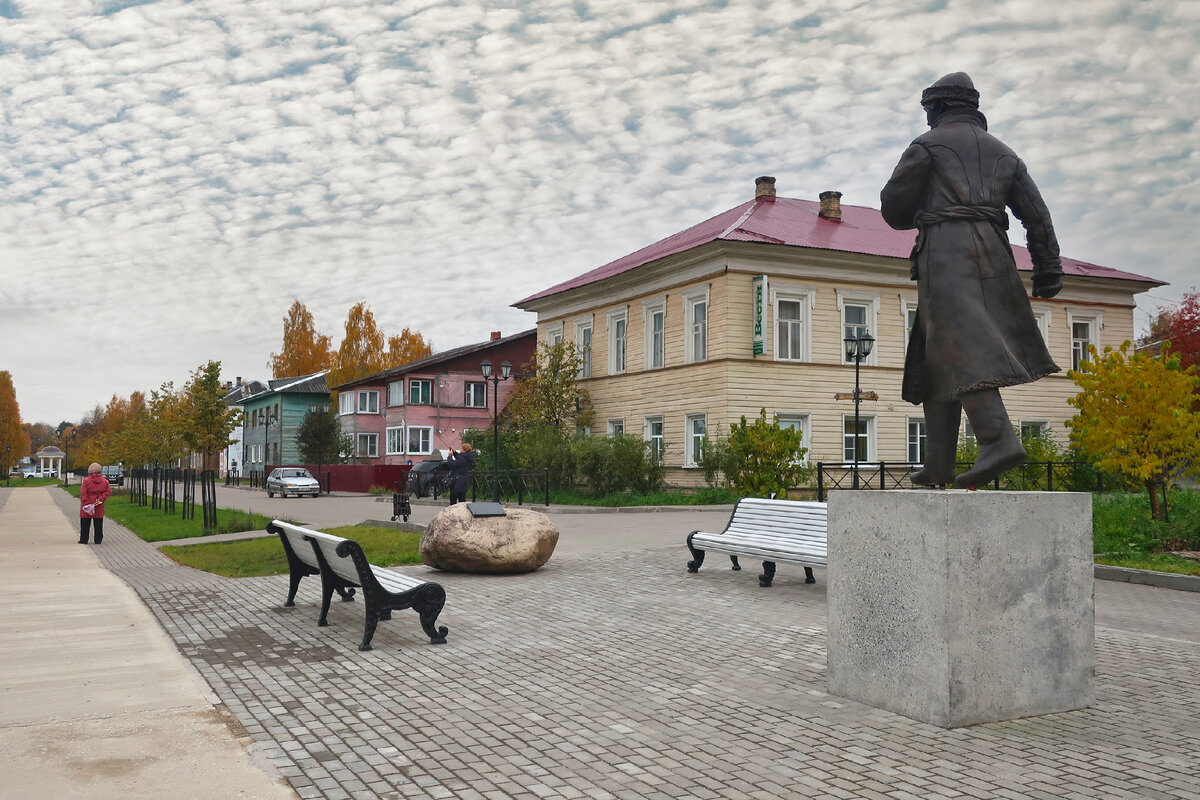 Вельск арх обл. Вельск Архангельская область. Вельск набережная. Памятник Ломоносову в Вельске. Площадь Ленина Вельск.