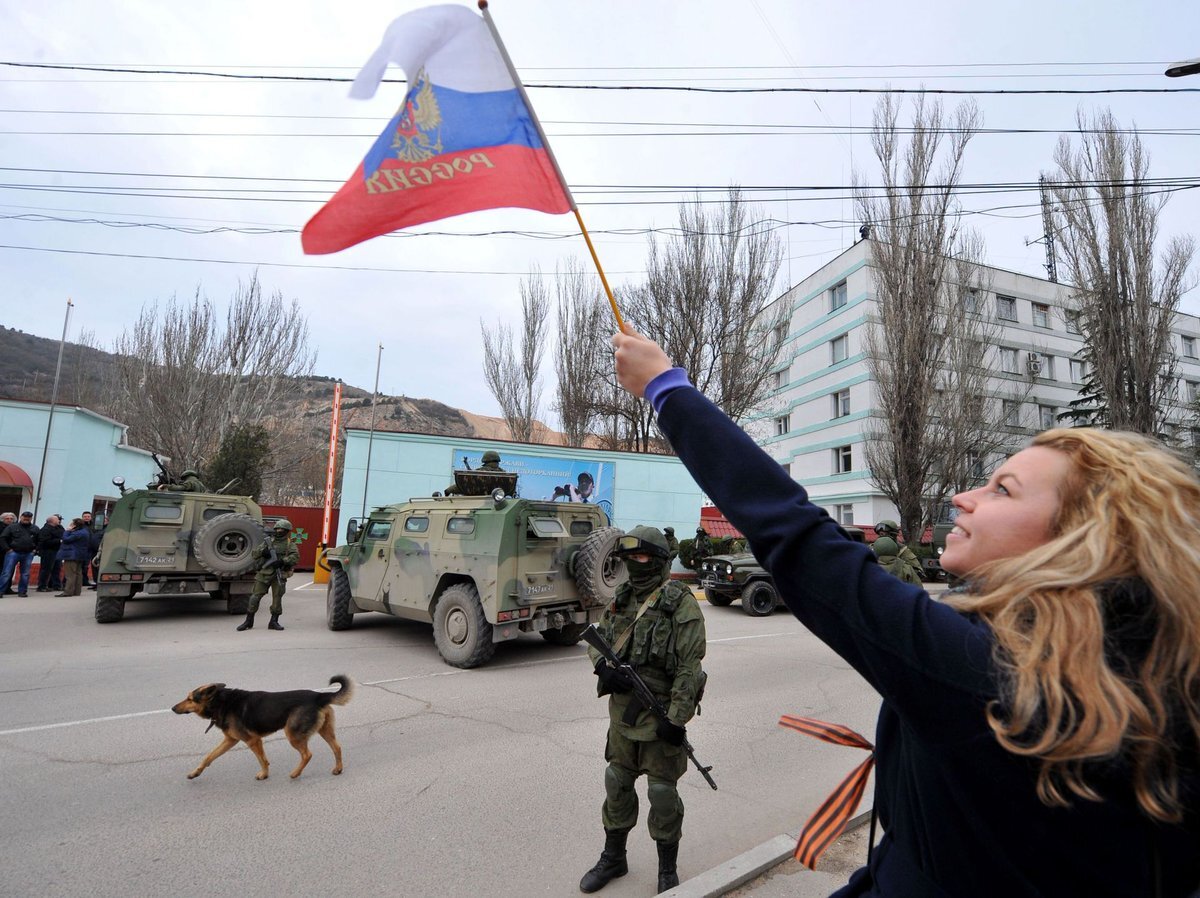 Российский происходить. Освобождение Крыма 2014. 2014 Присоединение Крыма вежливые люди. Русские войска на Донбассе. Российские военные на Донбассе.