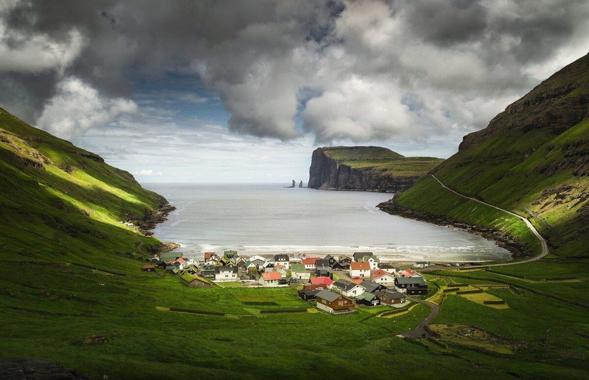 Самый большой остров в дании. Посёлок чёднувуйк Фарерские острова. Фарерские острова скалы Вестмана.
