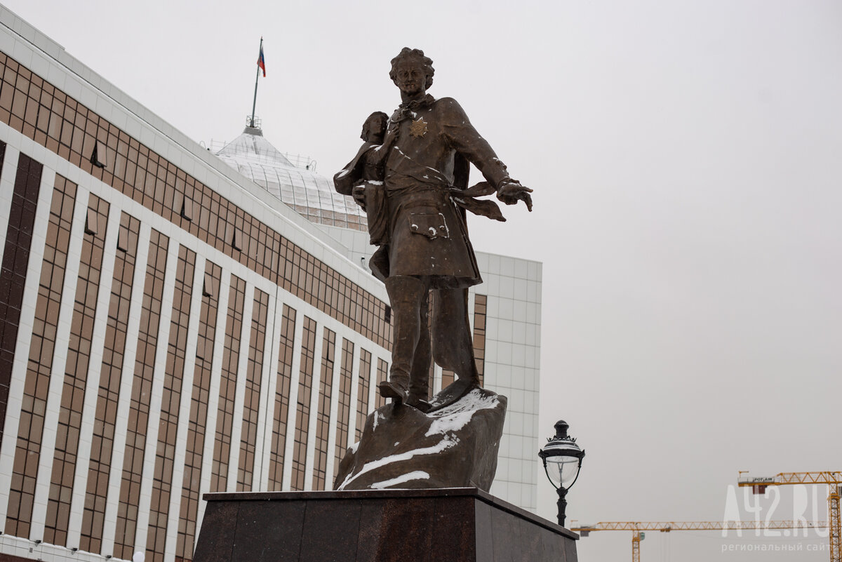 памятник на преображенской площади кому