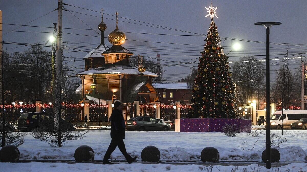    Новогодняя елка на улице Металлистов в Туле© РИА Новости / Рамиль Ситдиков