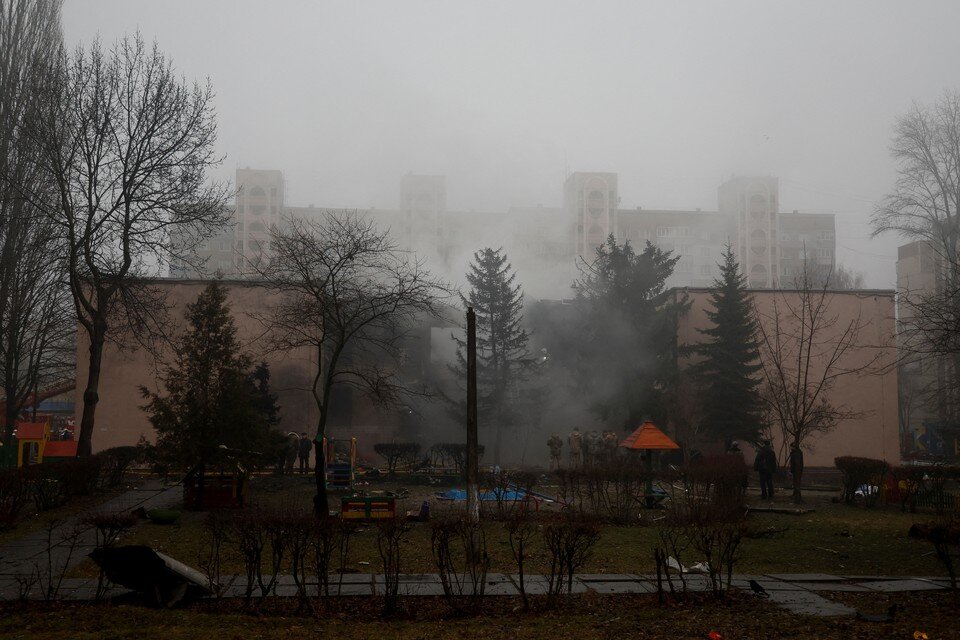     Число погибших при падении вертолёта в Броварах возросло до 18  REUTERS