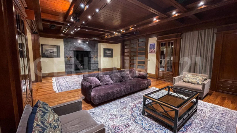     Брутальный пентхаус из дерева продают за 130 млн рублей в Москве Авито