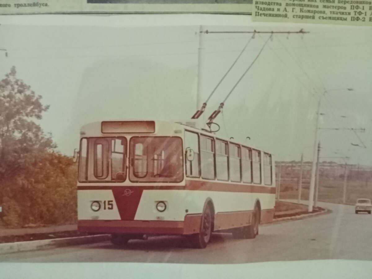 Как говорит медведь из Оренбурга: Фирменная окраска ЗиУ 682. Её знак. Одна из отличительных особенностей этой модели.