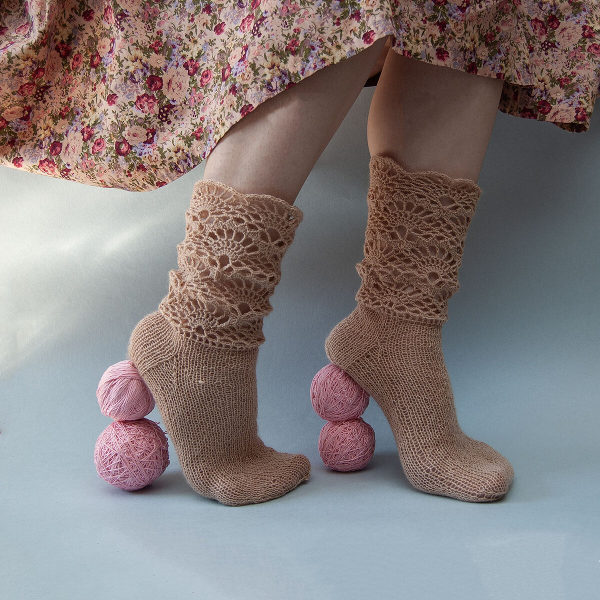 Носочки с кружевной манжетой.