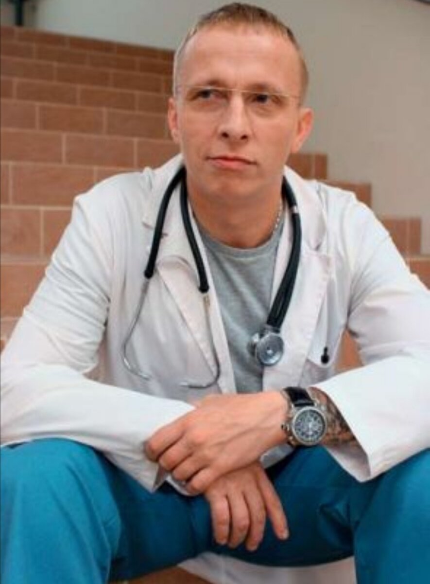 Иван Охлобыстин в роли доктора Быкова. Сериал "Интерны" 