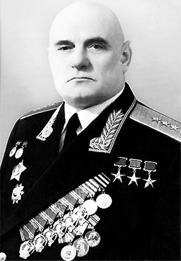 Сталинский нарком Ванников Б.Л. трижды Герой Социалистического Труда.