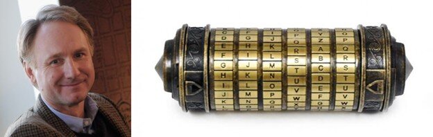 Дэн Браун и криптекс, изготовленный  по его описанию