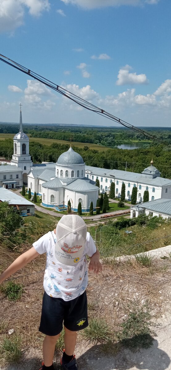 Вид на Дивногорский монастырь