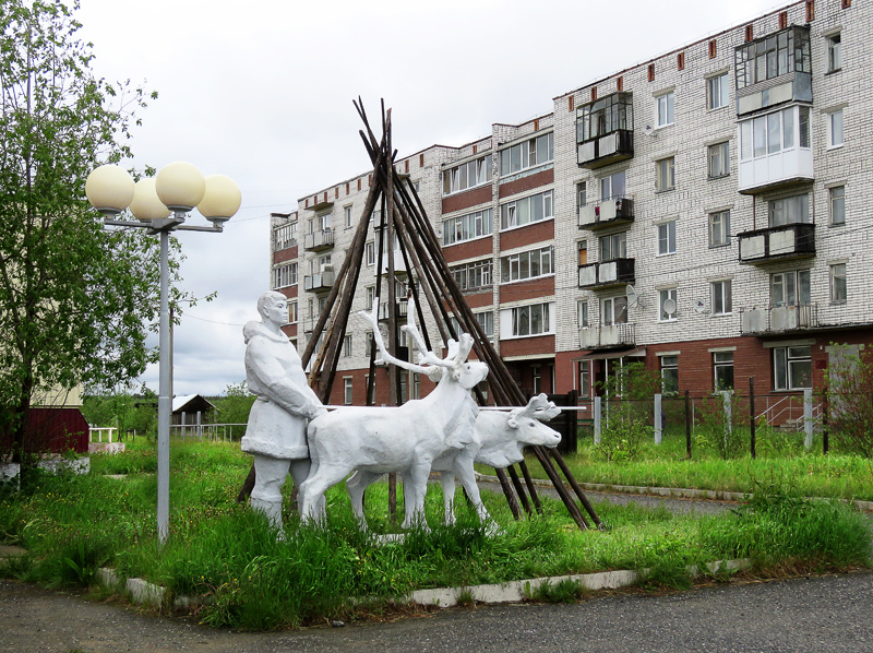 музей саамов в ловозере. столица кольских саамов. столица кольских саамов. ловозерский музей саамской культуры. головные уборы саамов кольского полуострова.