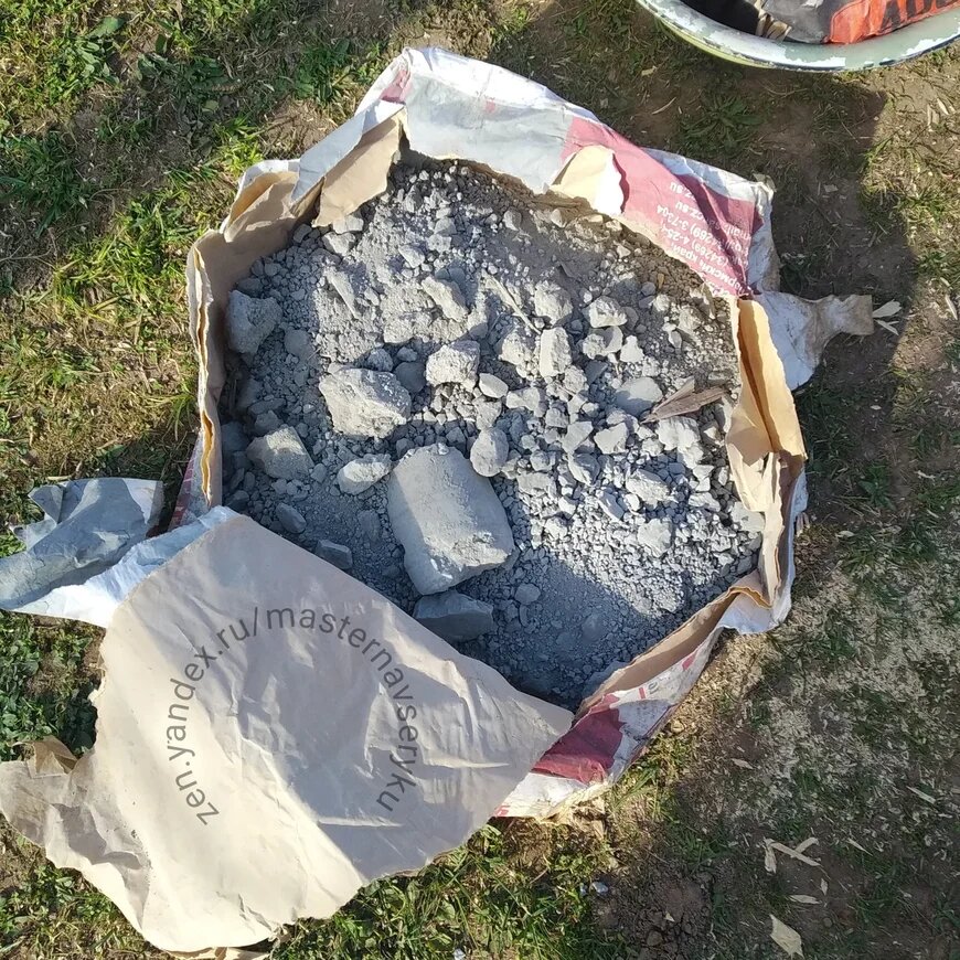 Срок хранения для быстротвердеющего цемента в сухих помещениях 45 суток, а для других типов цемента - 60 суток.