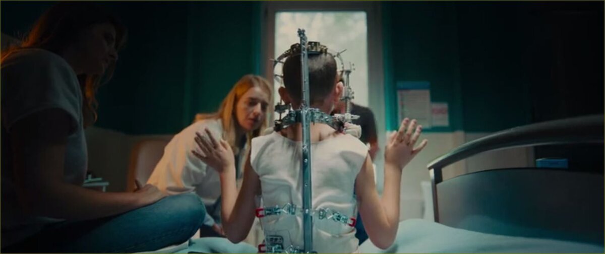 кадр из фильма "Титан" (2020)