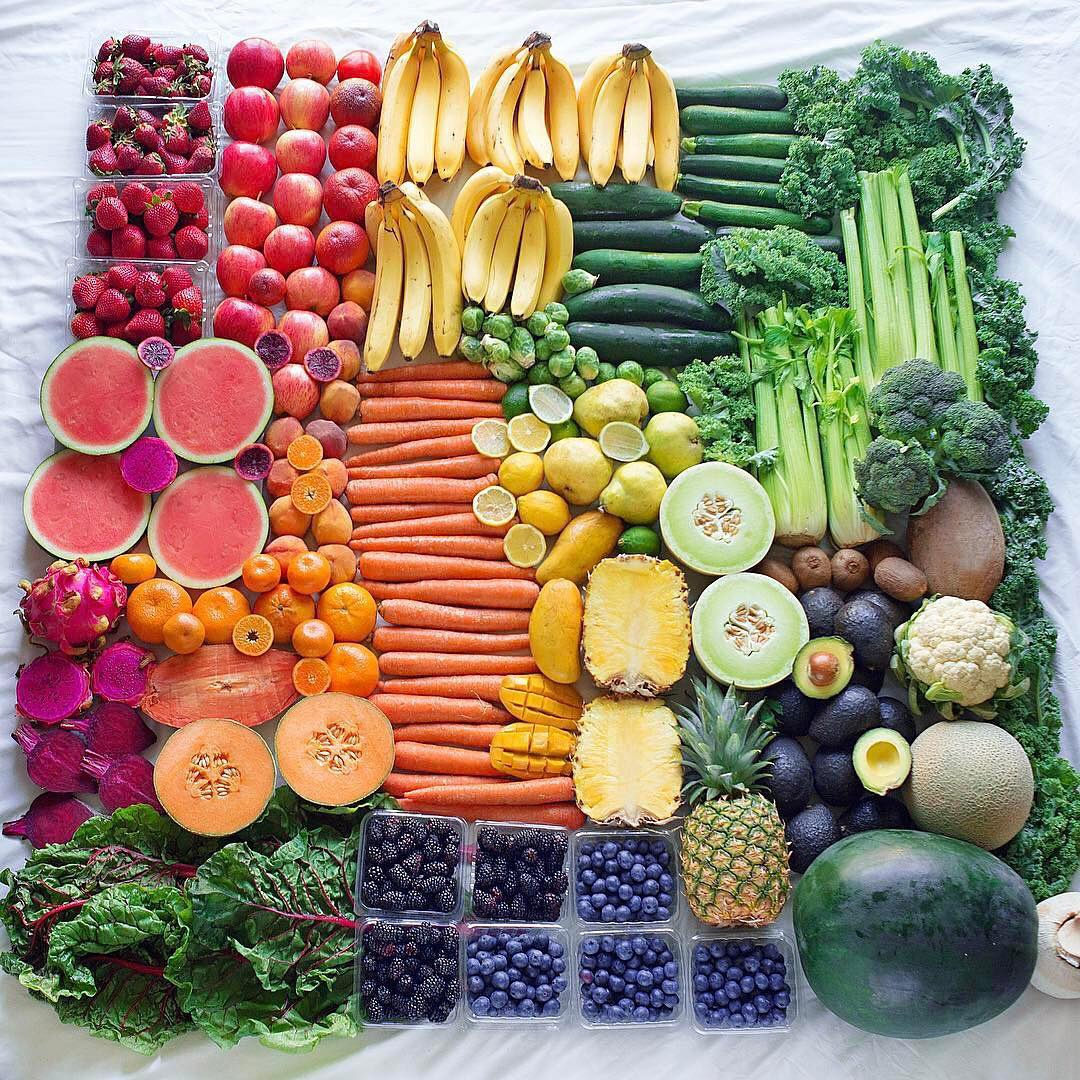 Съестные продукты. Овощи и фрукты. Разнообразие овощей. Продукты. Натуральные красители из овощей.