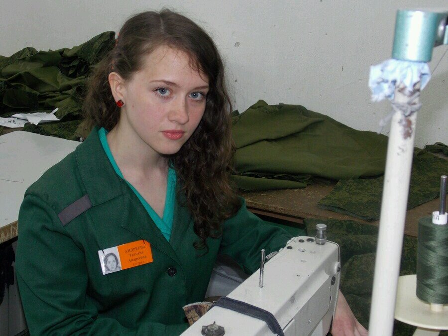 одна из работниц пром зоны