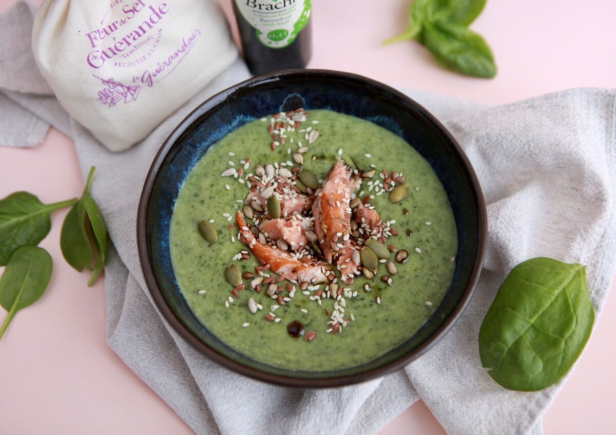 "Рецепт молодости" от Даши Третьяковой: полная тарелка антиоксидантов, качественный белок, легко и сытно. Суп-пюре с цукини, шпинатом и красной рыбой. 