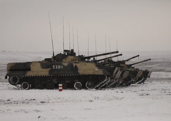 На учениях задействованы танки Т-72Б3, БМП-3, бронетранспортёры БТР-82А, противотанковые ракетные комплексы «Корнет» и «Хризантема-С»