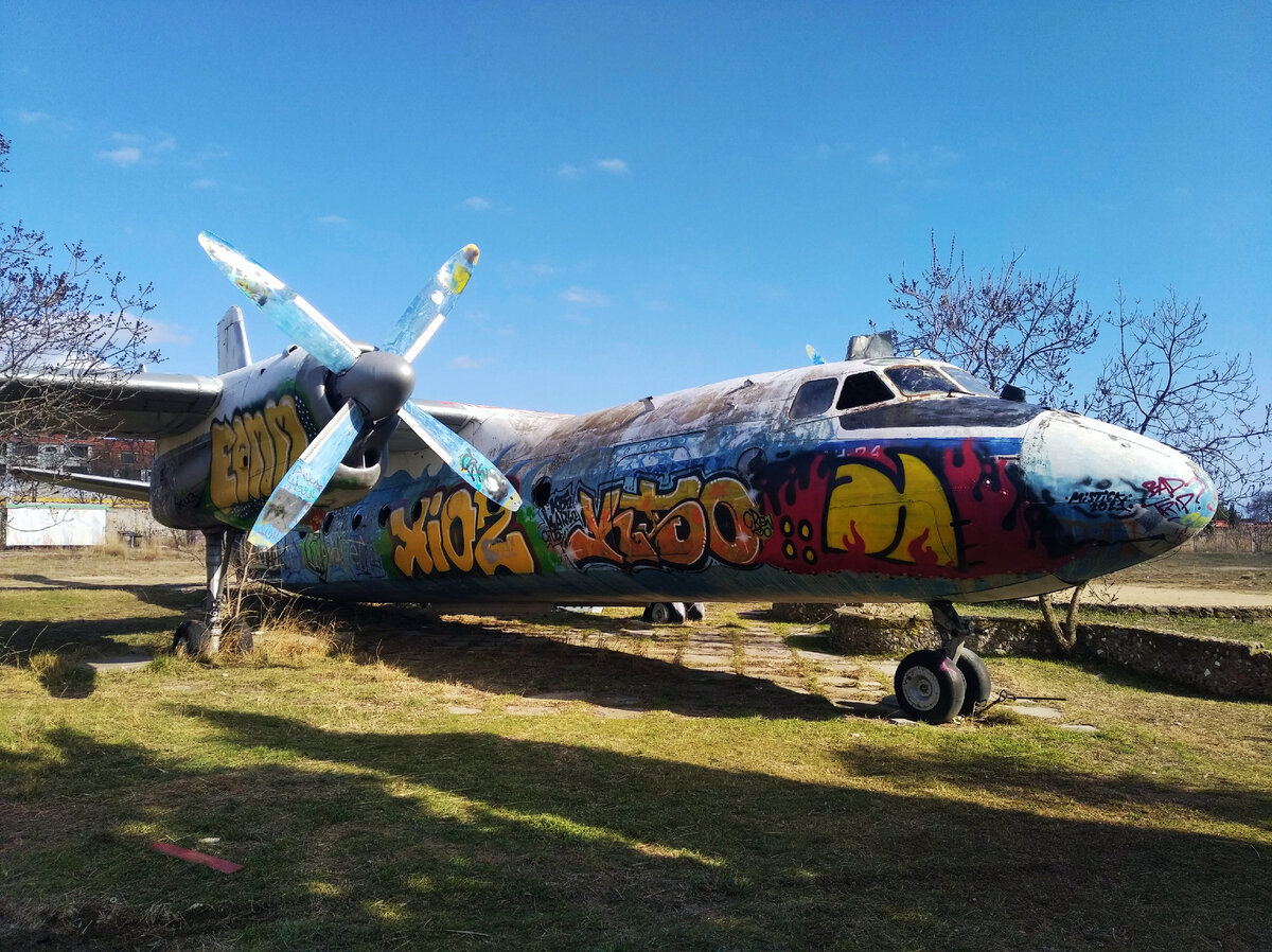 Даже сейчас он выглядит впечатляюще! Ан 24 - настоящая легенда Советской авиации!